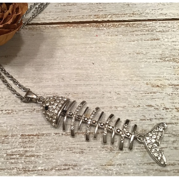 🩸[2/$32.00]🩸Fishbone Necklace - Picture 1 of 6
